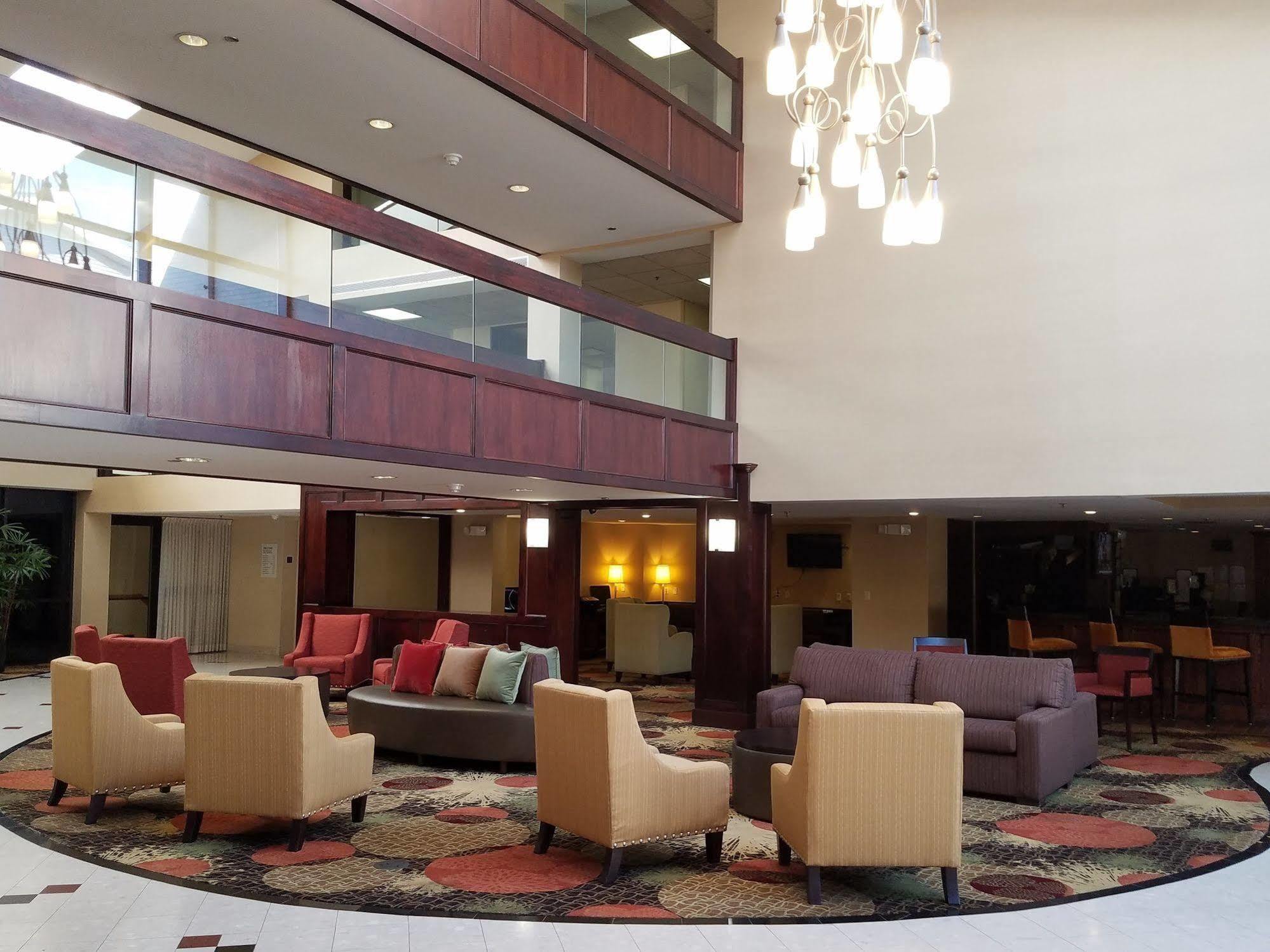 Radisson Hotel Detroit-Farmington Hills Exterior foto