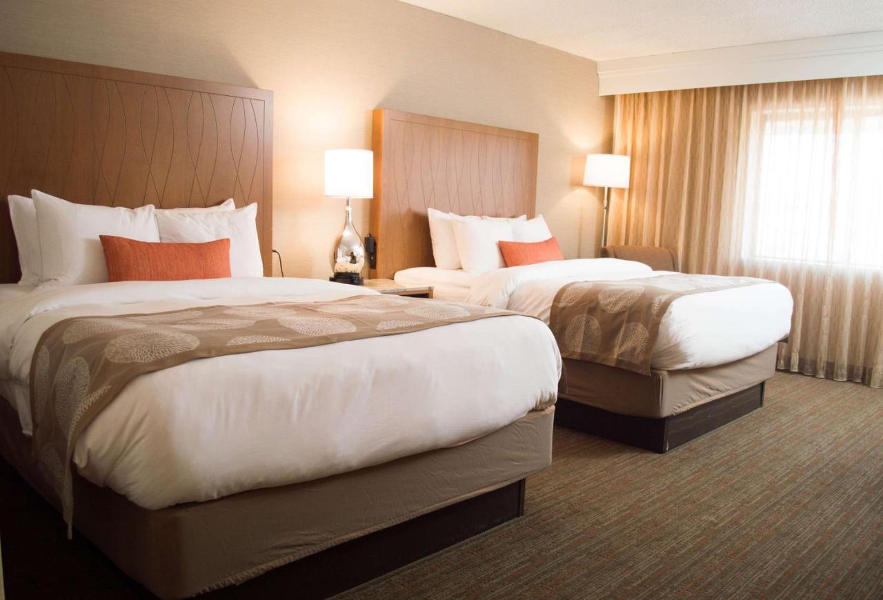 Radisson Hotel Detroit-Farmington Hills Exterior foto